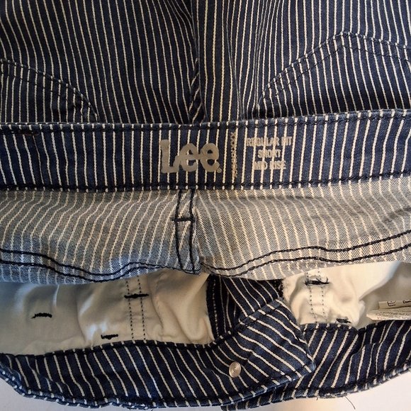 Lee Mid Rise Size 6 Shorts: A Classic, Comfortable and Stylish Choice - Picture 6 of 7